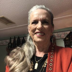 Meet your Posher, Lois